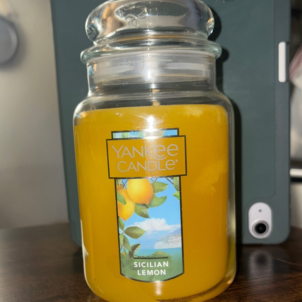 Yankee Candle Sicilian Lemon 22oz